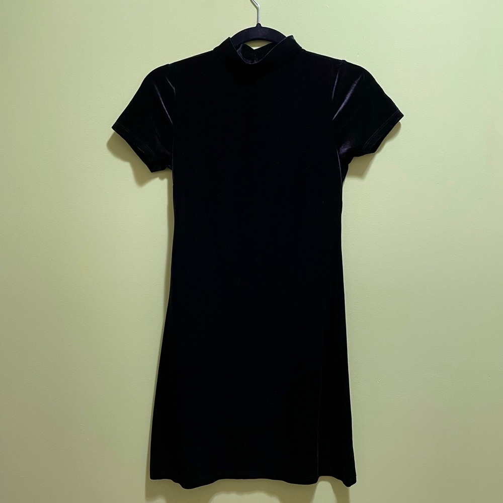 Black velvet high neck dress. Backless. Forever 21 size S